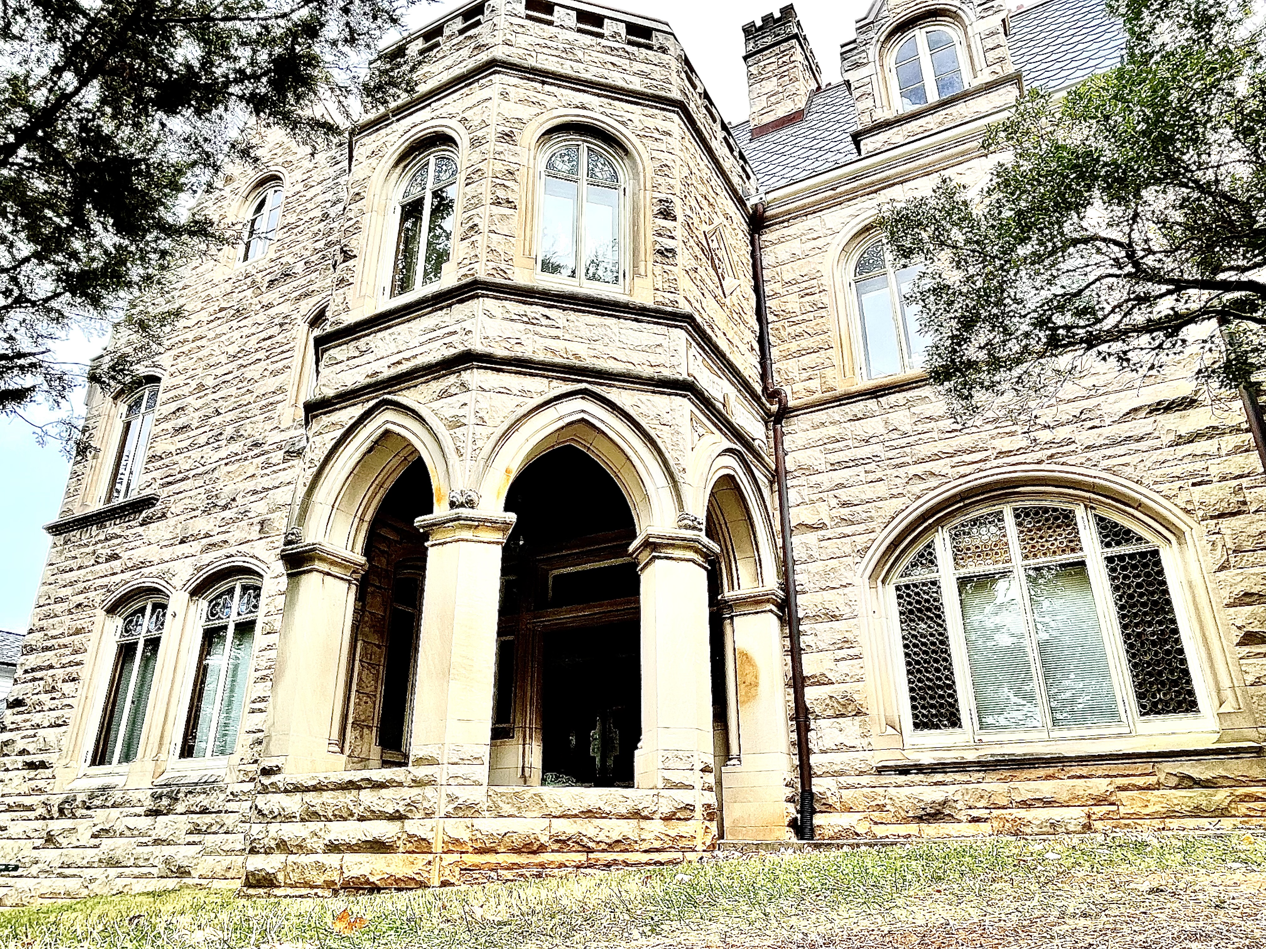 Old Salem Cedarhurst historic building